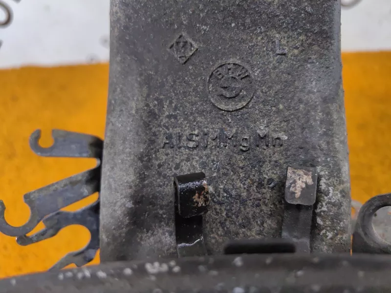 Кулак поворотный