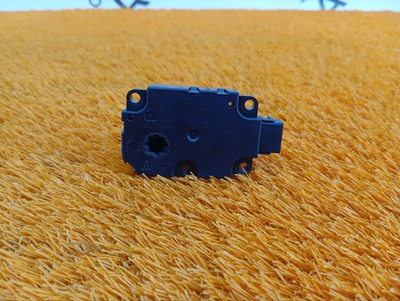 Моторчик заслонки печки