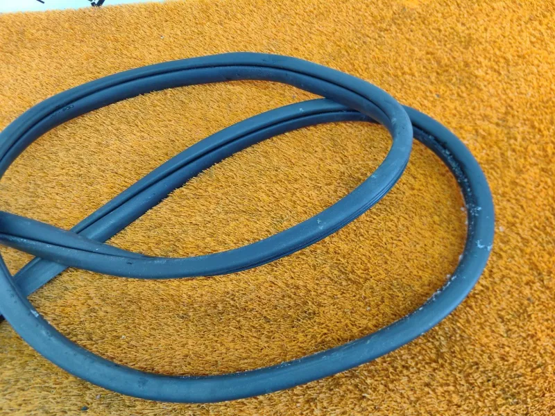 Уплотнитель проема двери