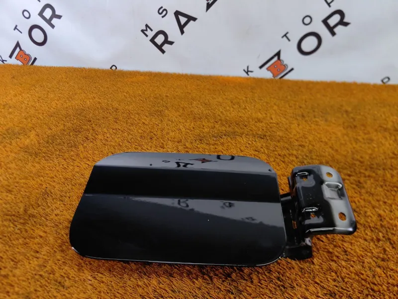 Лючок топливного бака