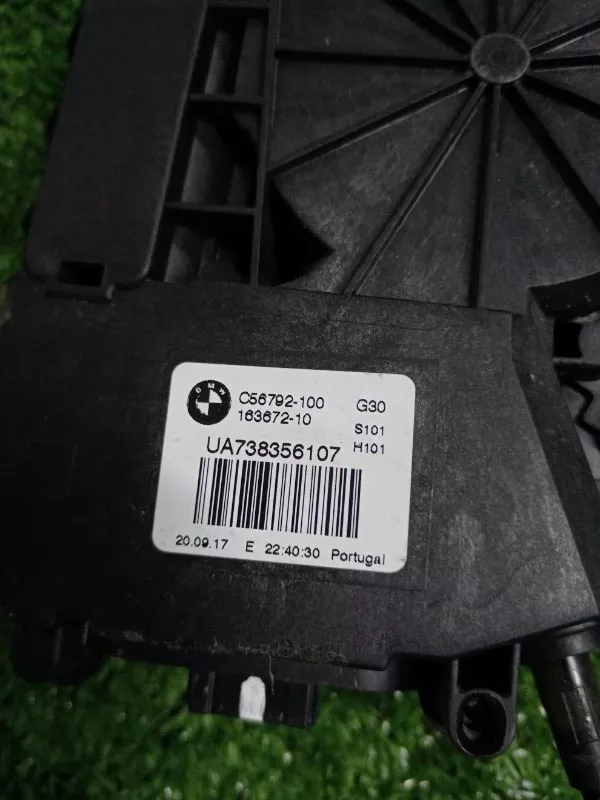 Доводчик двери багажника