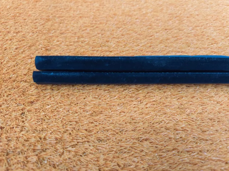 Уплотнитель стекла двери