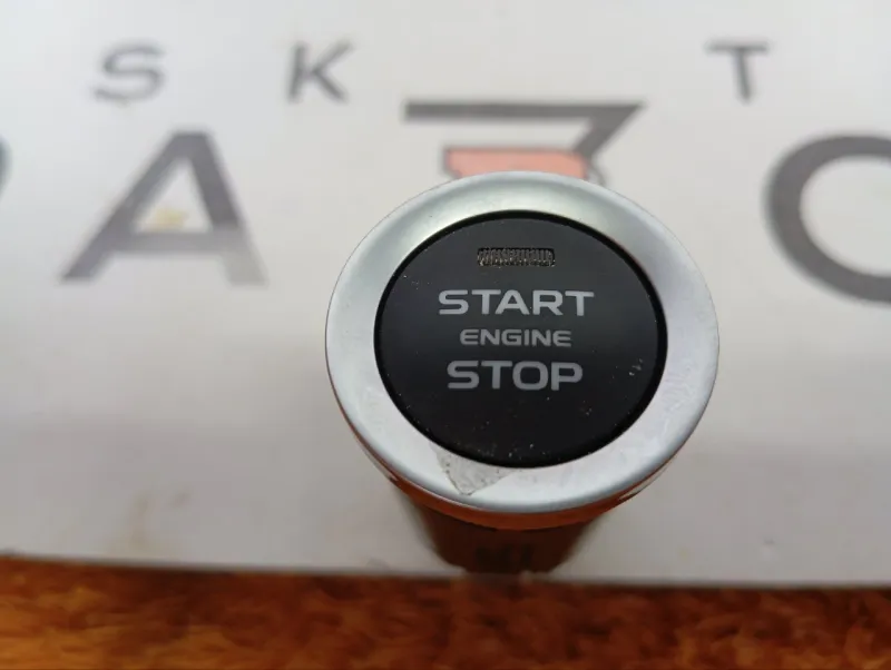 Кнопка запуска двигателя