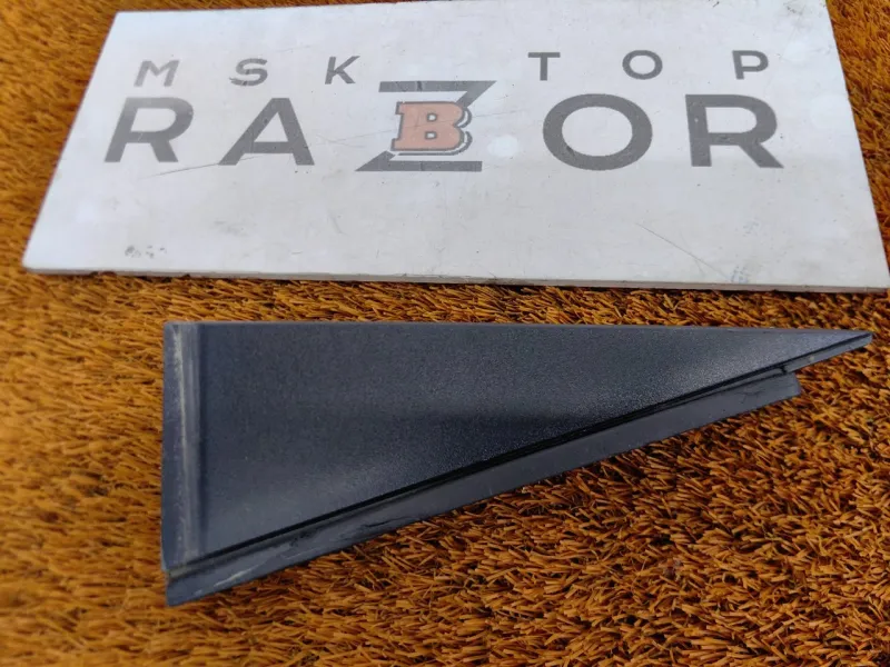 Уголок двери