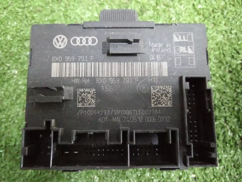 Блок управления двери Audi A1 2012 8X0959793F 1 CAXA 47536, передний левый