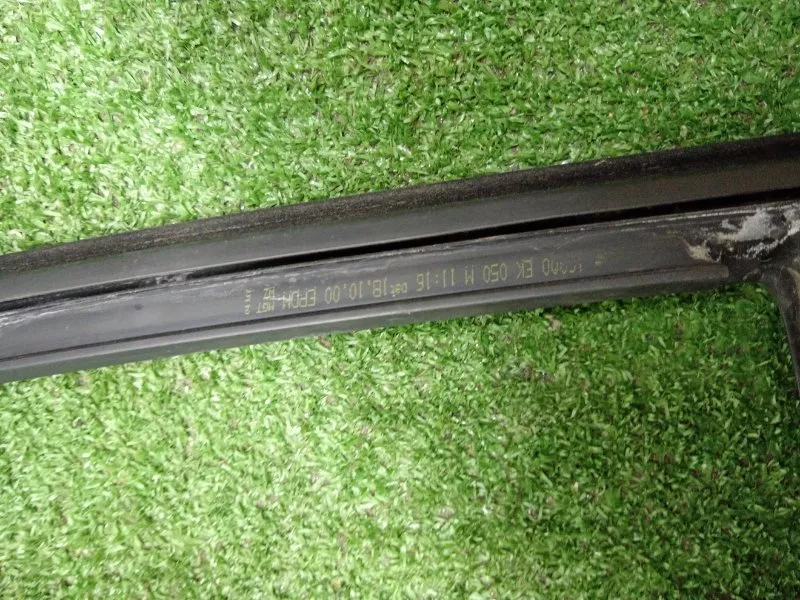 Уплотнитель стекла двери