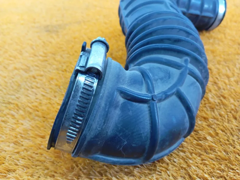 Патрубок воздушного фильтра