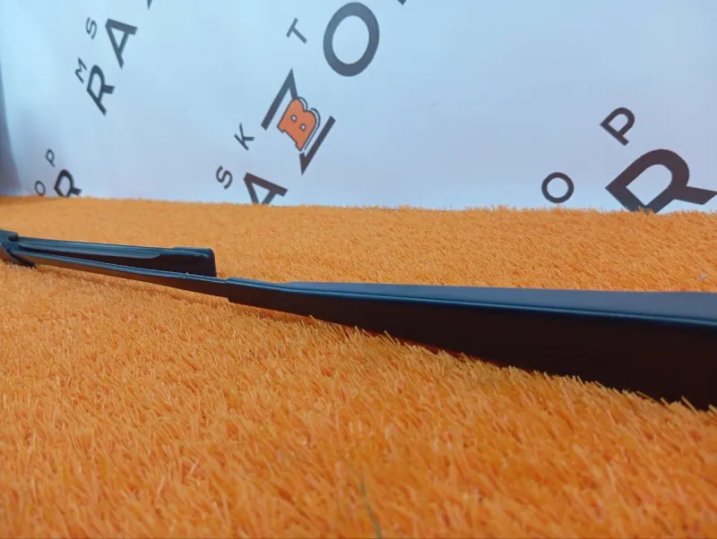 поводок стеклоочистителя