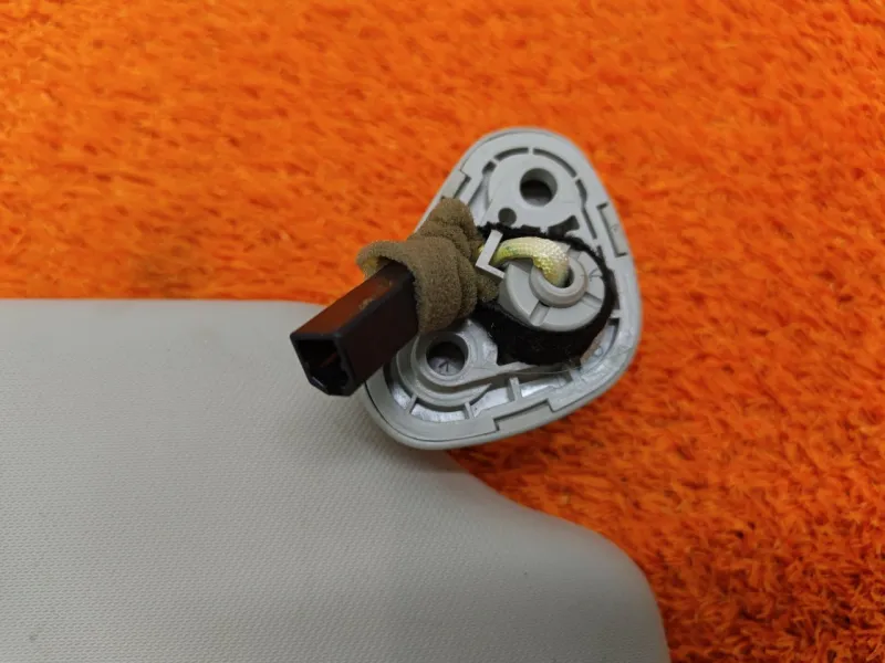 Козырек солнцезащитный