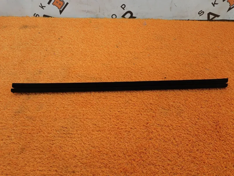 Уплотнитель стекла двери