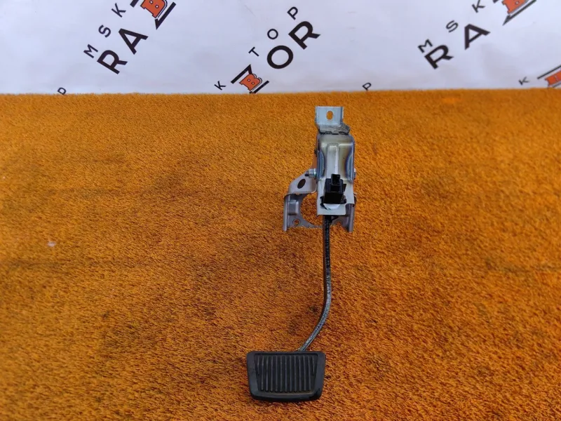 Педаль тормоза