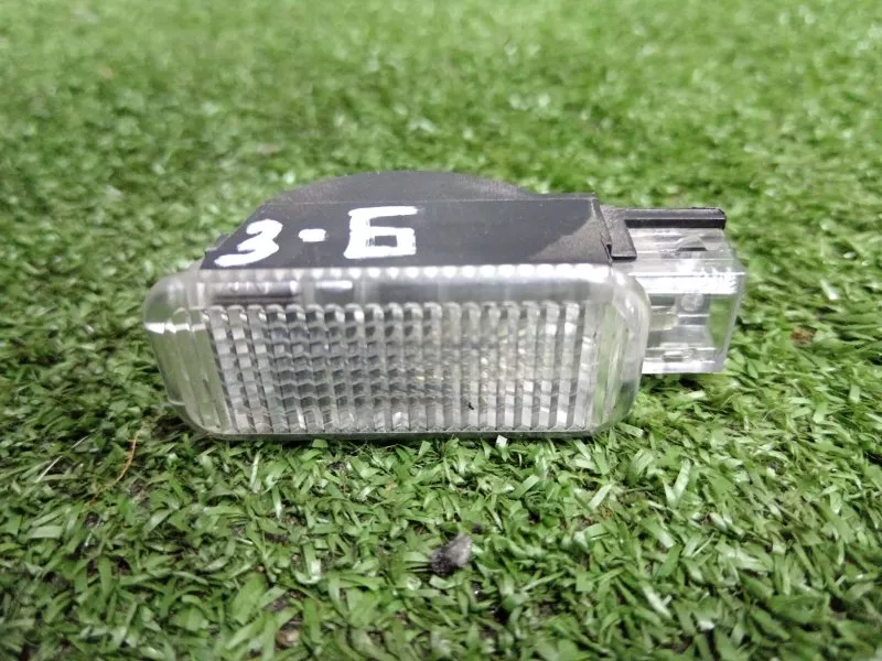 Плафон подсветки багажника