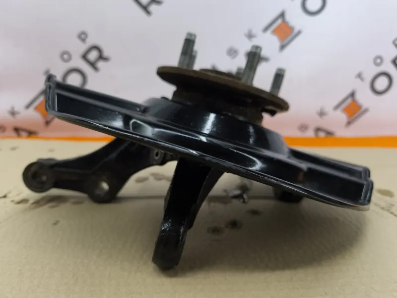 Кулак поворотный