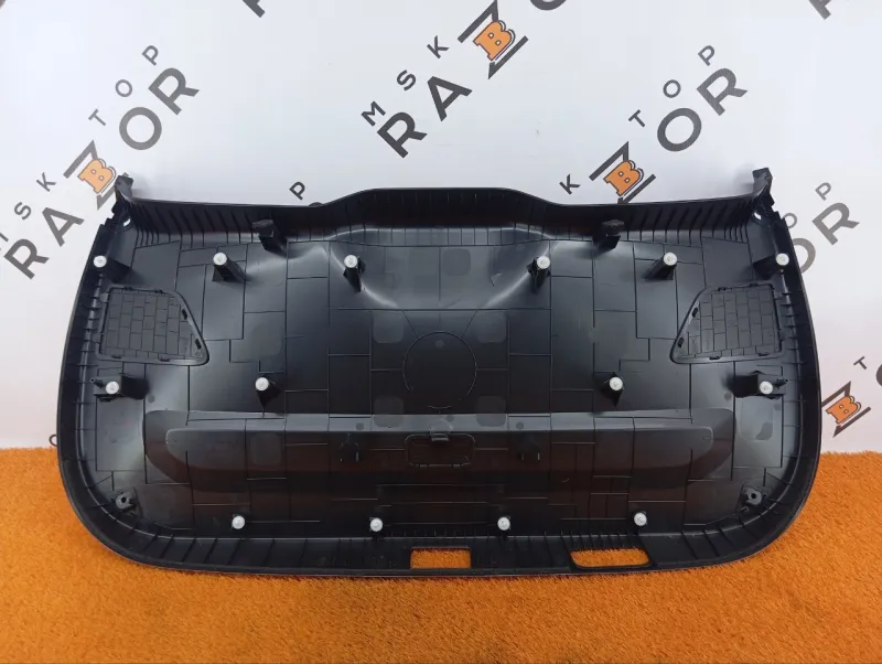 Обшивка двери багажника