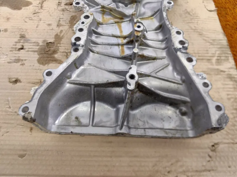 Крышка двигателя передняя