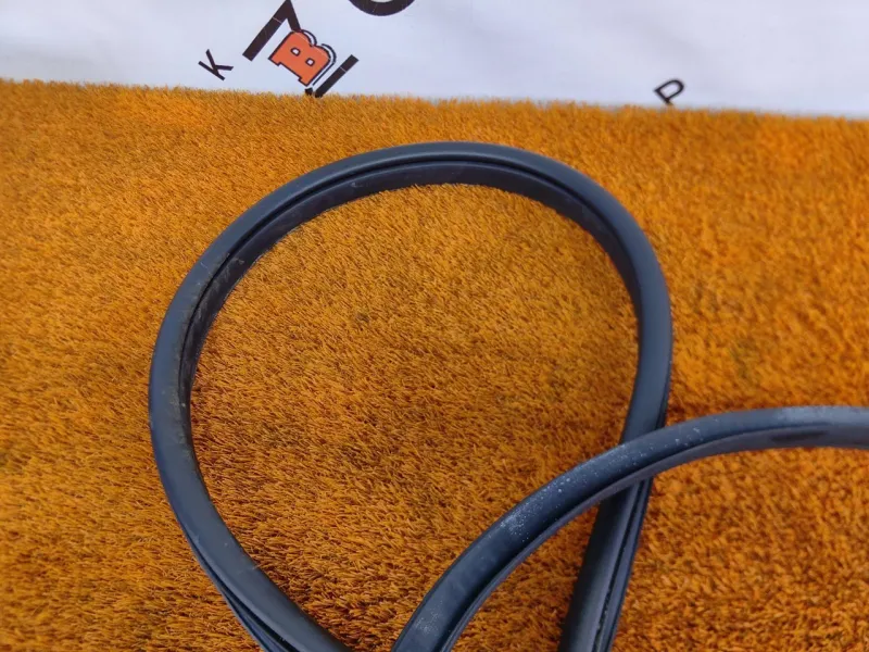 Уплотнитель проема двери