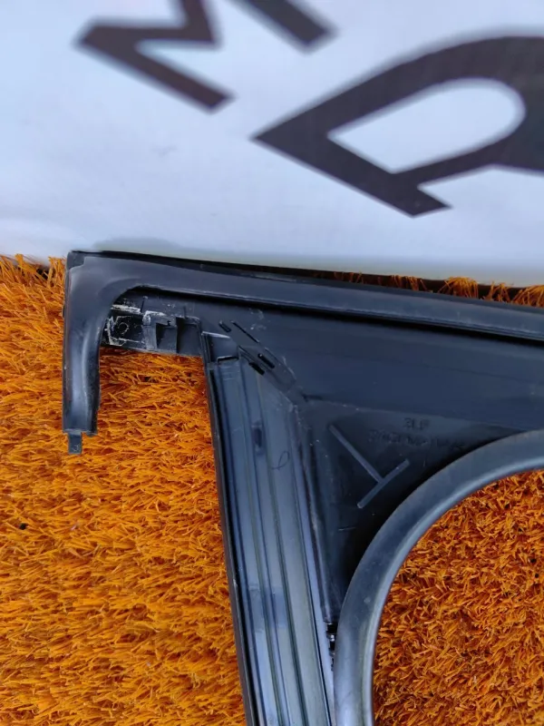 Уплотнитель стекла двери