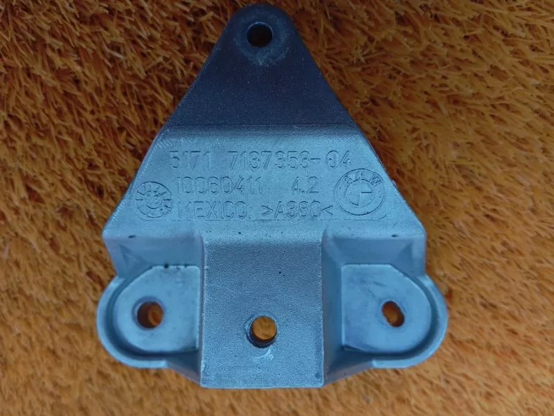 Кронштейн рулевой колонки