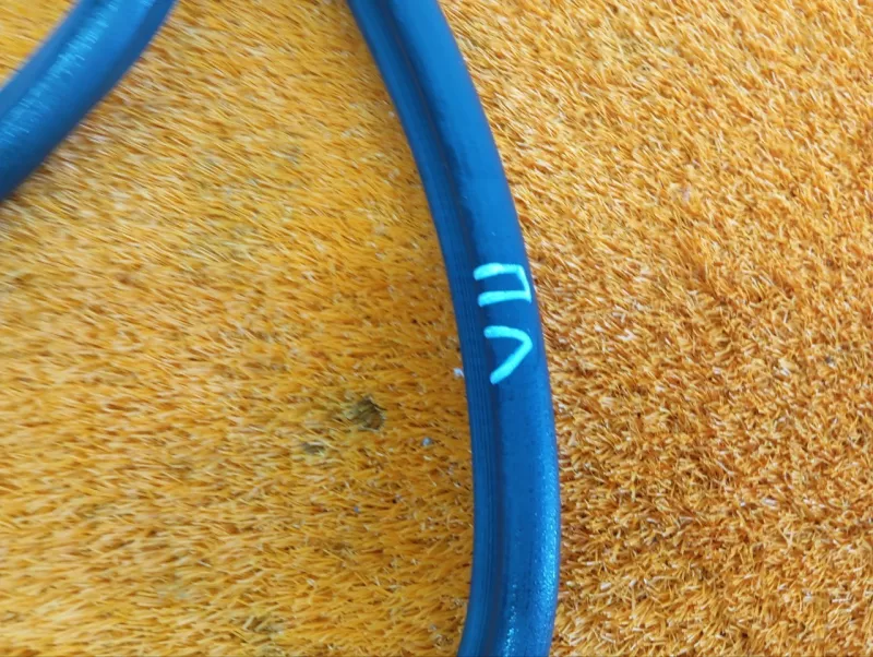 Уплотнитель проема двери