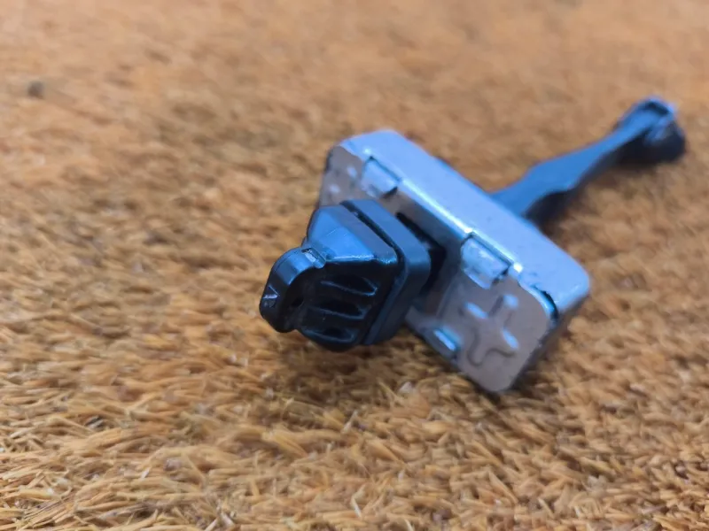 Ограничитель двери