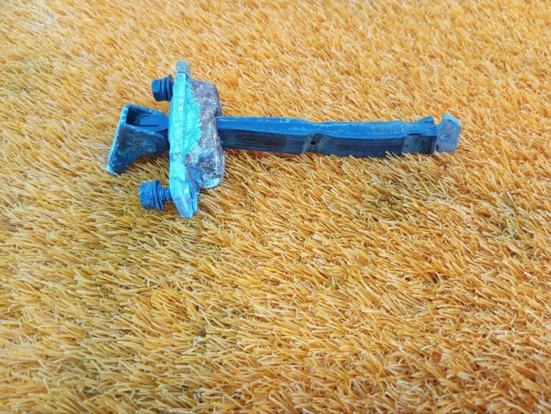 Ограничитель двери