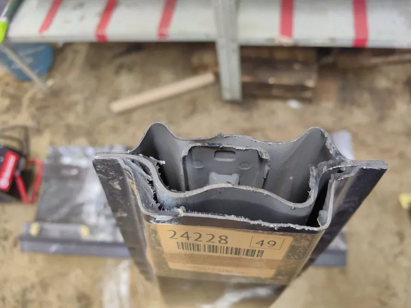 Порог с центральной стойкой