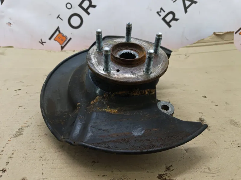 Кулак поворотный