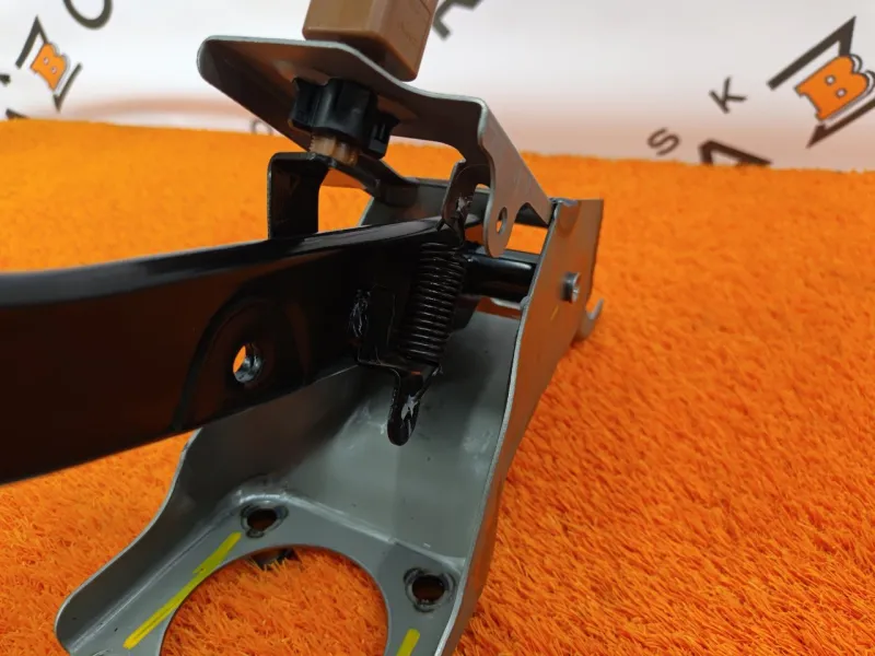 Педаль тормоза