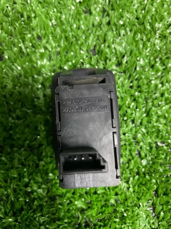 Кнопка стеклоподъемника