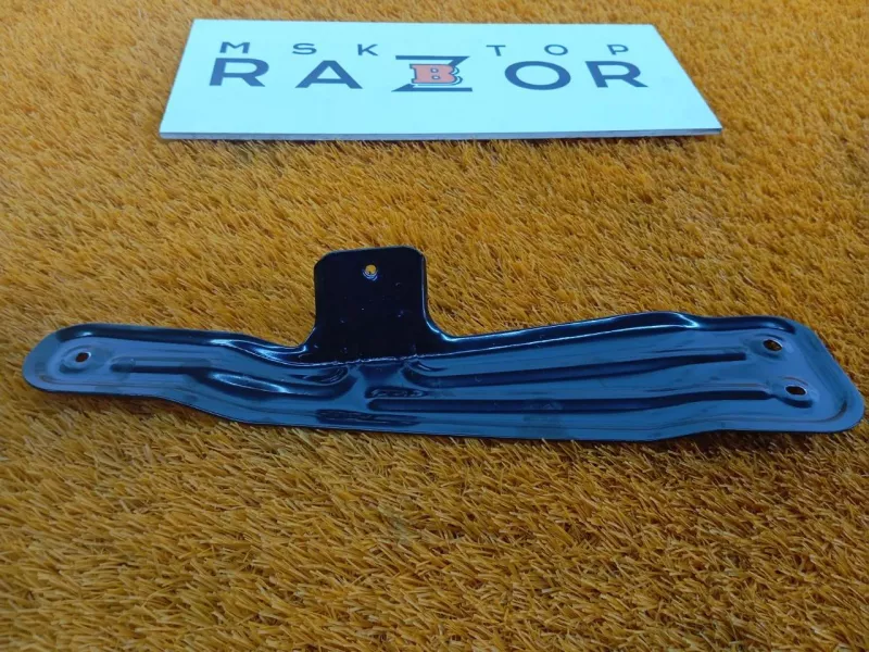 Кронштейн обшивки двери