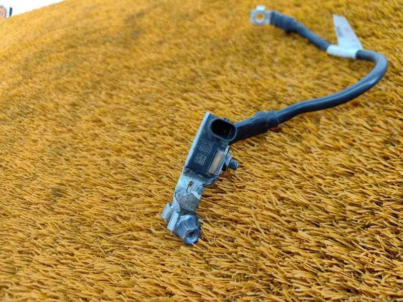 Клемма аккумулятора