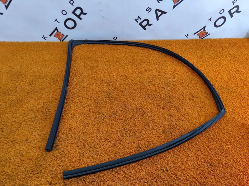 Уплотнитель стекла двери