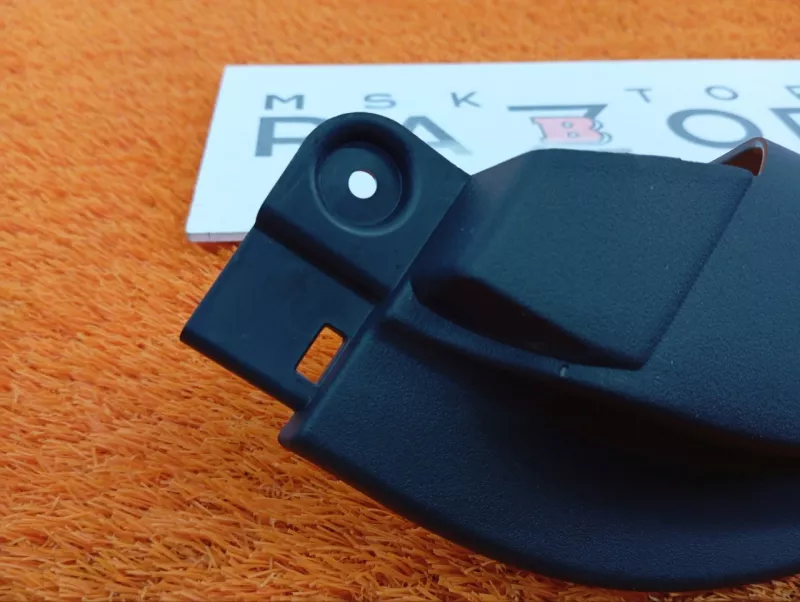 Уголок двери