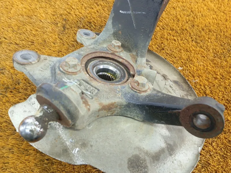 Кулак поворотный