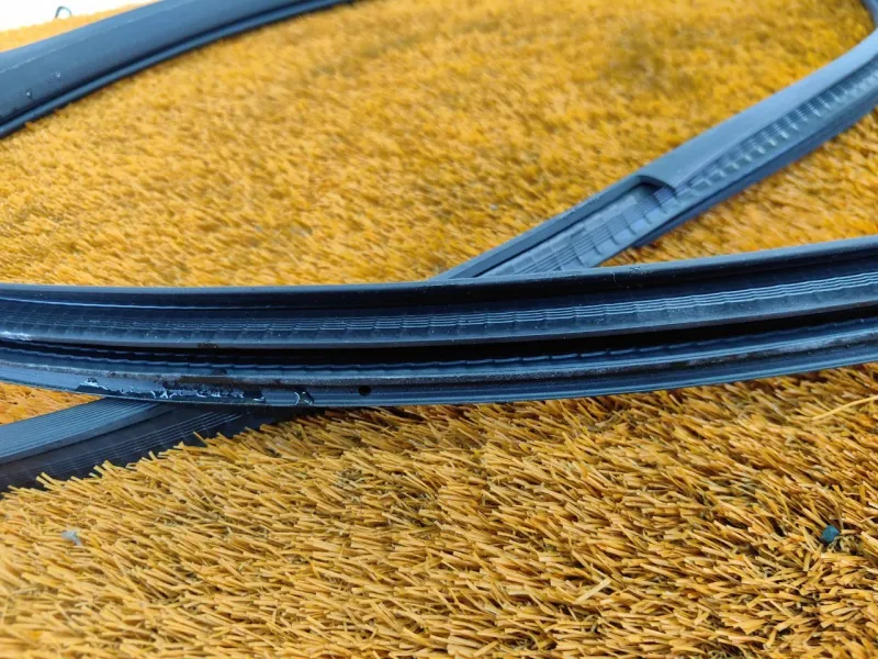 Уплотнитель проема двери