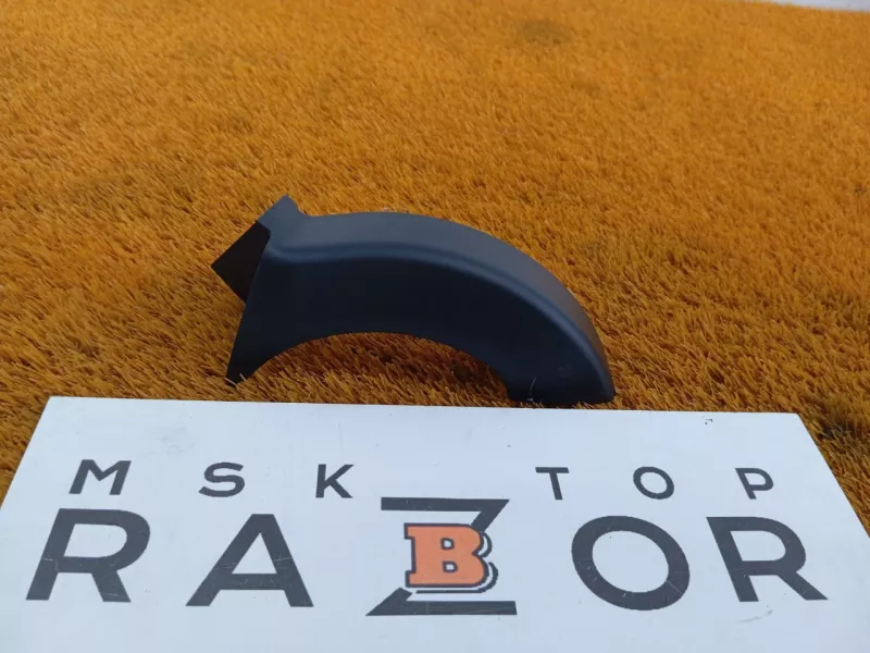 Накладка петли крышки багажника