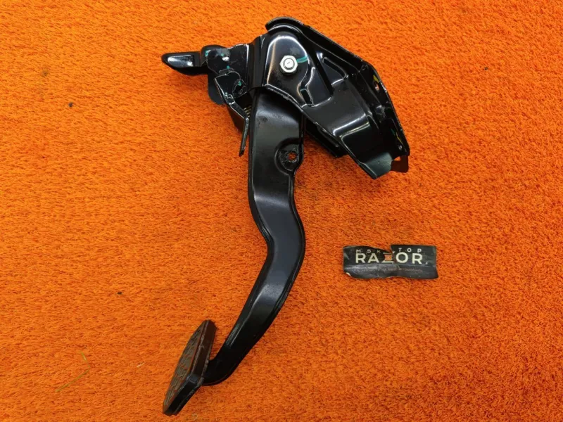 Педаль тормоза