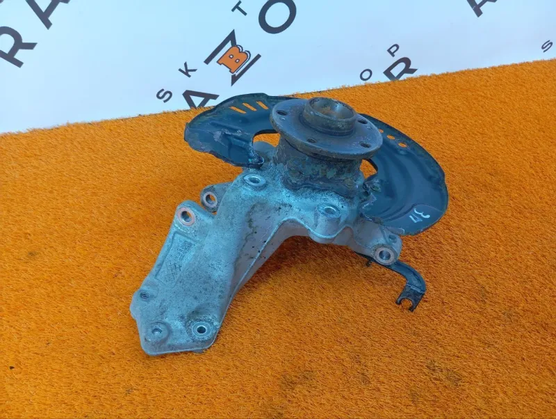 Кулак поворотный