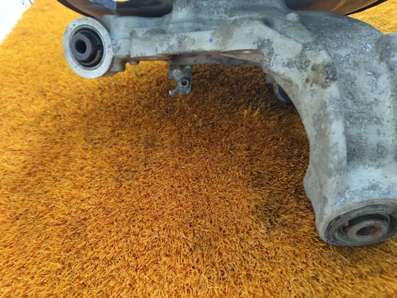 Кулак поворотный