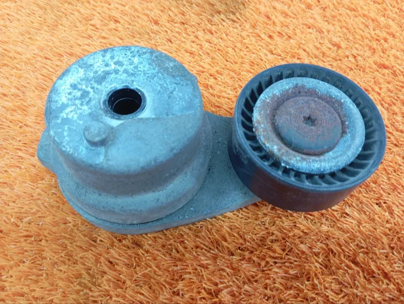 Натяжитель приводного ремня