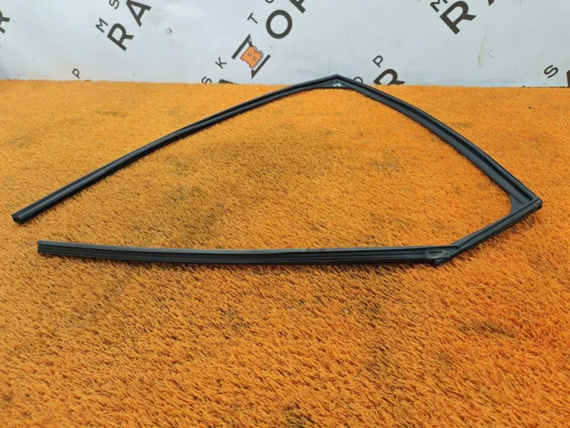 Уплотнитель стекла двери