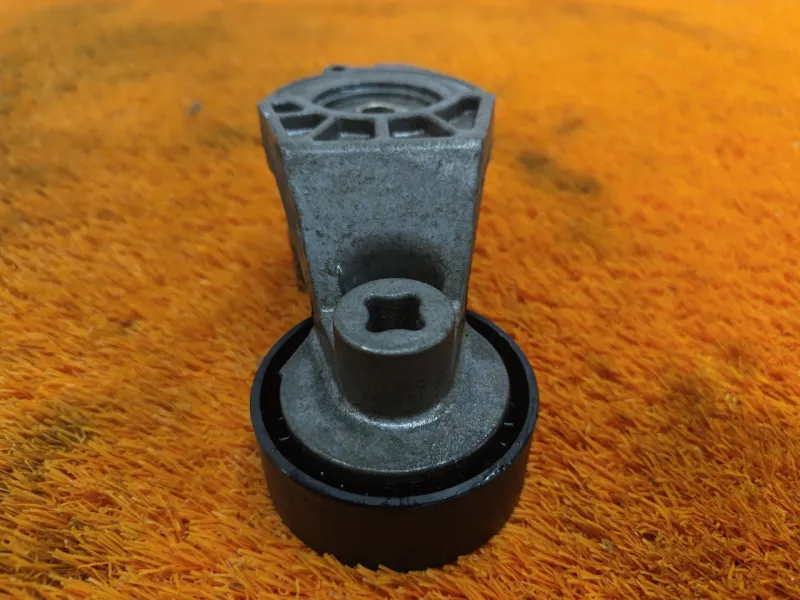 Ролик натяжной навесного оборудования