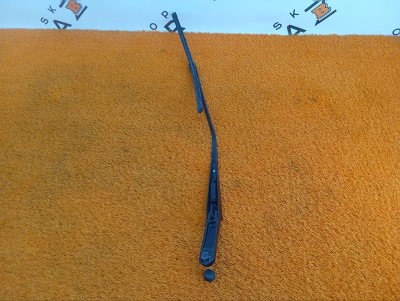 поводок стеклоочистителя