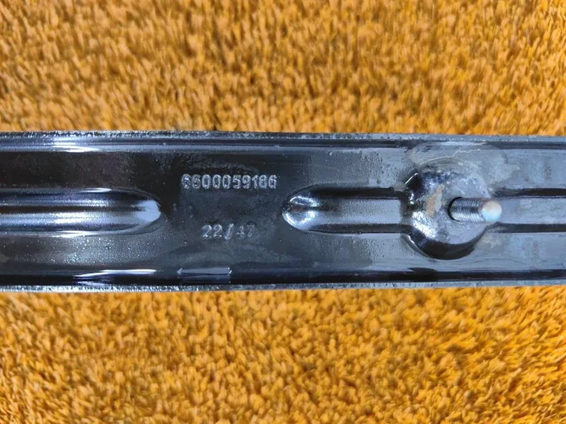 Крепление топливного бака