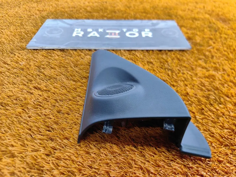 Уголок двери