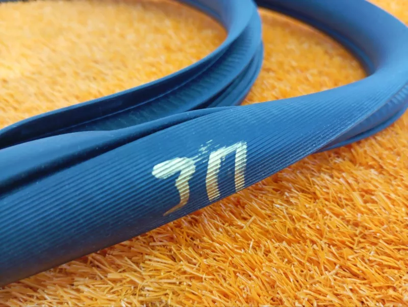 Уплотнитель проема двери