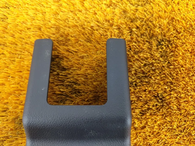 Заглушка крепления сиденья