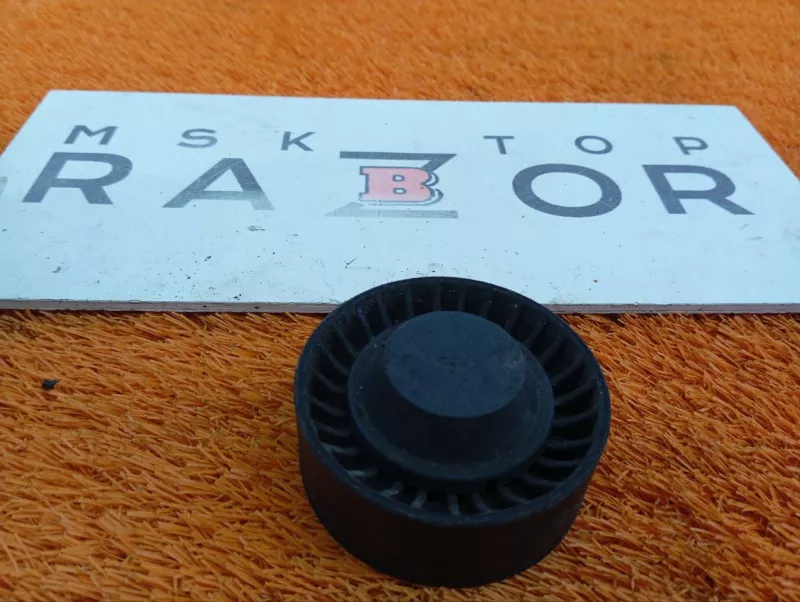 Ролик обводной навесного оборудования