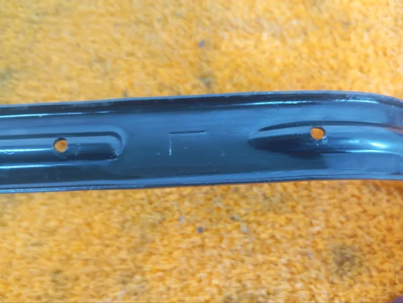 Крепление топливного бака