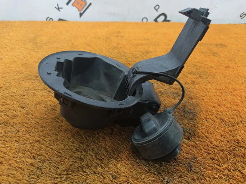 Лючок Бензобака